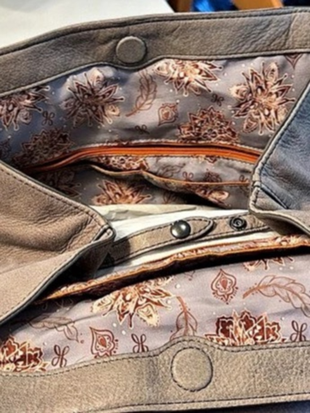 Hobo Large Taupe Leather Tote Shoulder Bag - Picture 3 of 3